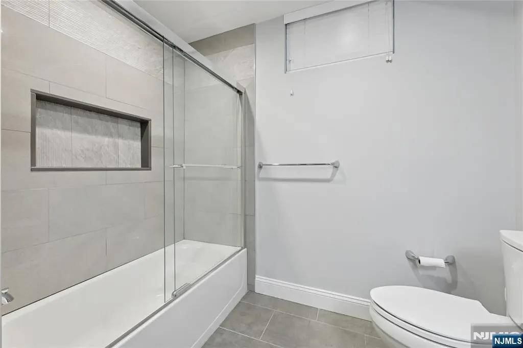 177 Baker Avenue Bergenfield NJ 07621