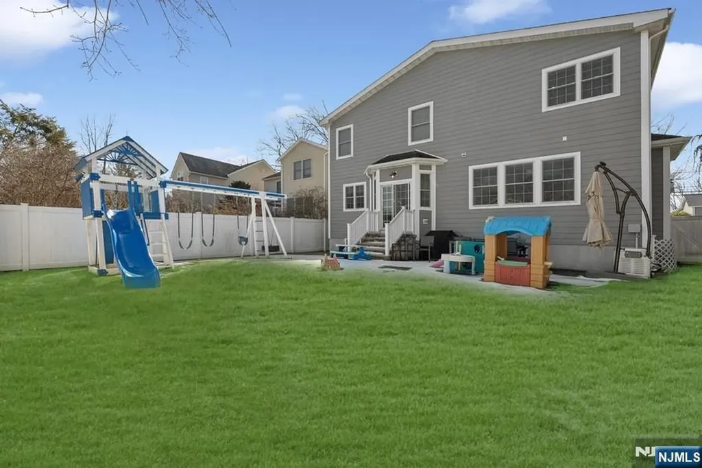 177 Baker Avenue Bergenfield NJ 07621