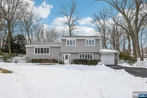 60 Cherokee Trail Oakland NJ 07436