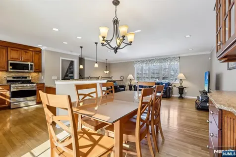 60 Cherokee Trail Oakland NJ 07436