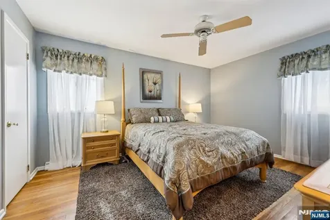 60 Cherokee Trail Oakland NJ 07436