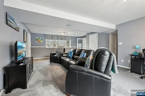60 Cherokee Trail Oakland NJ 07436