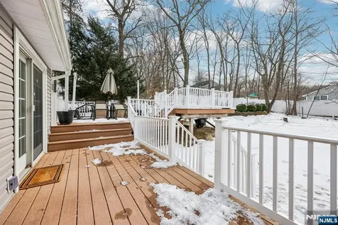 60 Cherokee Trail Oakland NJ 07436