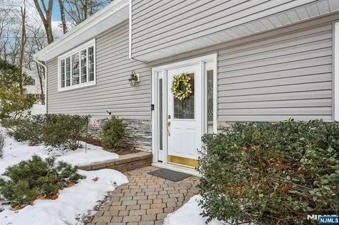 60 Cherokee Trail Oakland NJ 07436