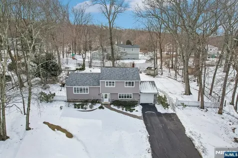 60 Cherokee Trail Oakland NJ 07436