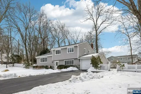 60 Cherokee Trail Oakland NJ 07436