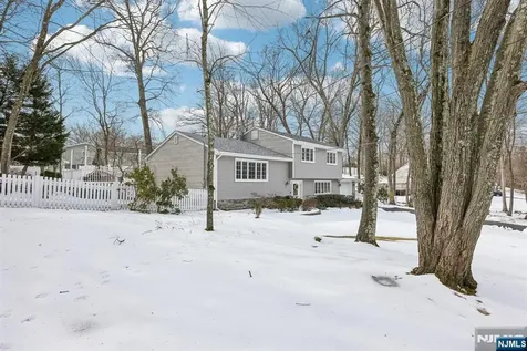 60 Cherokee Trail Oakland NJ 07436