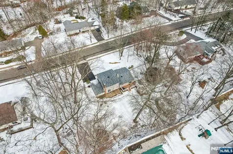 60 Cherokee Trail Oakland NJ 07436
