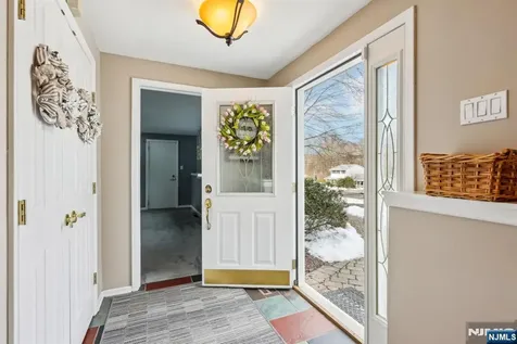 60 Cherokee Trail Oakland NJ 07436