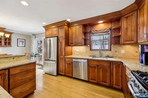 60 Cherokee Trail Oakland NJ 07436