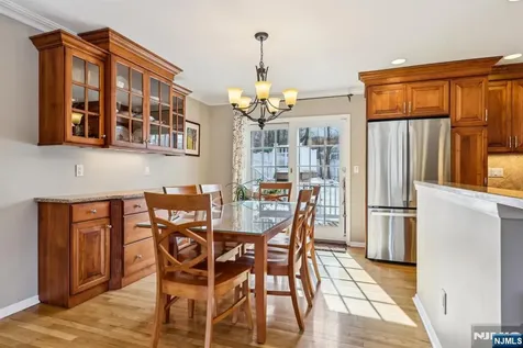 60 Cherokee Trail Oakland NJ 07436