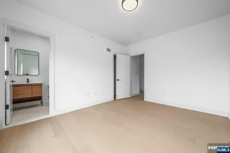 2404 3rd Street Fort Lee NJ 07024