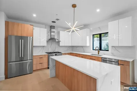 2404 3rd Street Fort Lee NJ 07024