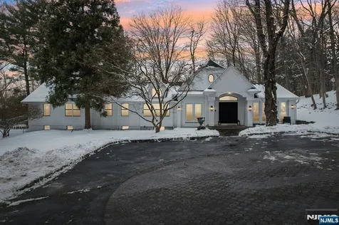 64 Old Stone Church Road Upper Saddle River NJ 07458