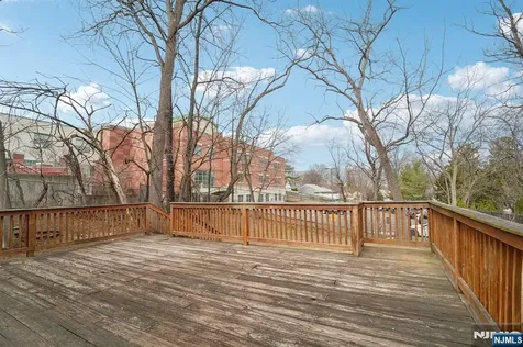 10 June Court River Edge NJ 07661