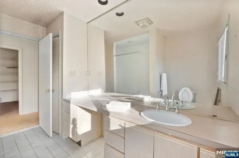 20 Hidden Glen Road Upper Saddle River NJ 07458