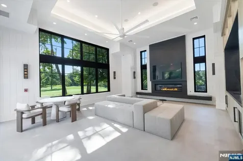 2 Stone Bridge Court Demarest NJ 07627