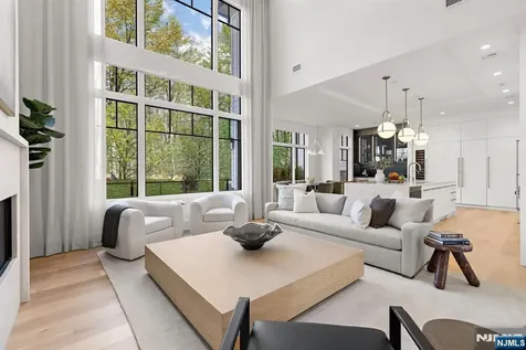 2 Stone Bridge Court Demarest NJ 07627