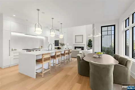 2 Stone Bridge Court Demarest NJ 07627
