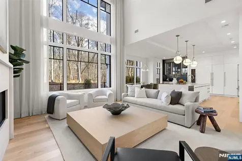 1 Stone Bridge Court Demarest NJ 07627