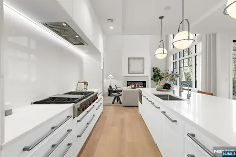 1 Stone Bridge Court Demarest NJ 07627