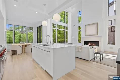11 Stone Bridge Court Demarest NJ 07627