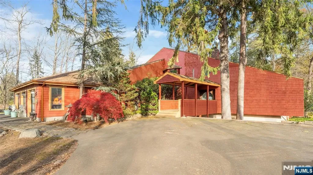 262 W Saddle River Road Upper Saddle River NJ 07458