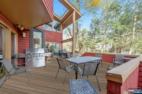 262 W Saddle River Road Upper Saddle River NJ 07458