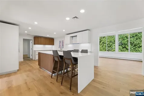 265 Purdue Court Paramus NJ 07652