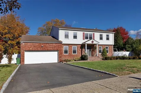 265 Purdue Court Paramus NJ 07652