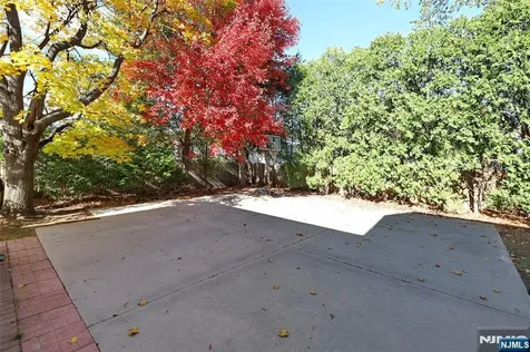 265 Purdue Court Paramus NJ 07652