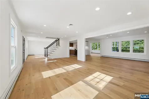 265 Purdue Court Paramus NJ 07652