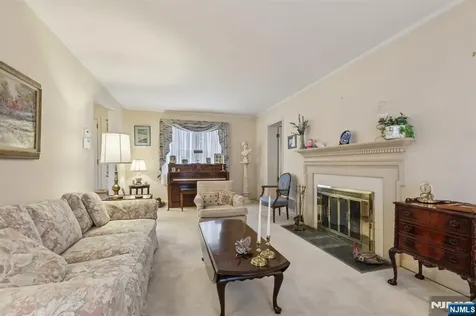 52 Surrey Lane Tenafly NJ 07670
