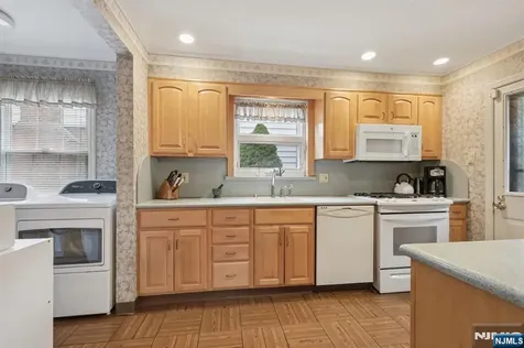 52 Surrey Lane Tenafly NJ 07670