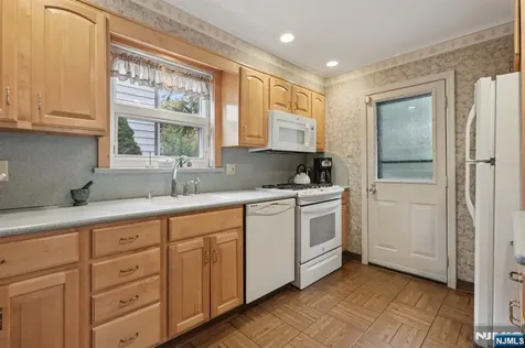 52 Surrey Lane Tenafly NJ 07670