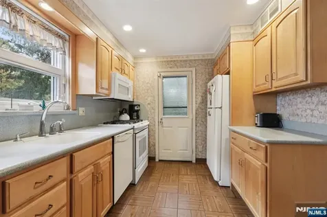 52 Surrey Lane Tenafly NJ 07670