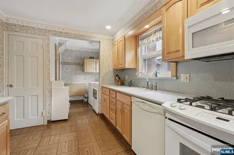 52 Surrey Lane Tenafly NJ 07670