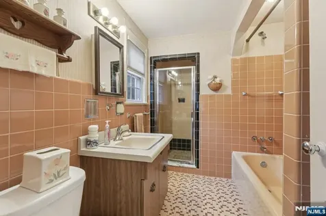 52 Surrey Lane Tenafly NJ 07670