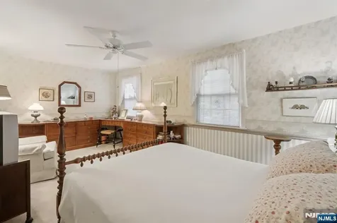 52 Surrey Lane Tenafly NJ 07670