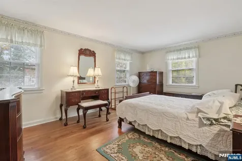 52 Surrey Lane Tenafly NJ 07670