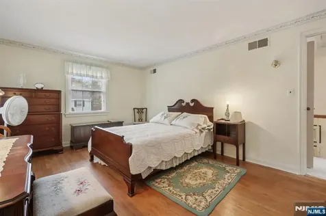 52 Surrey Lane Tenafly NJ 07670