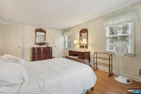 52 Surrey Lane Tenafly NJ 07670