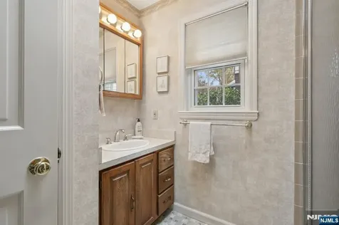 52 Surrey Lane Tenafly NJ 07670