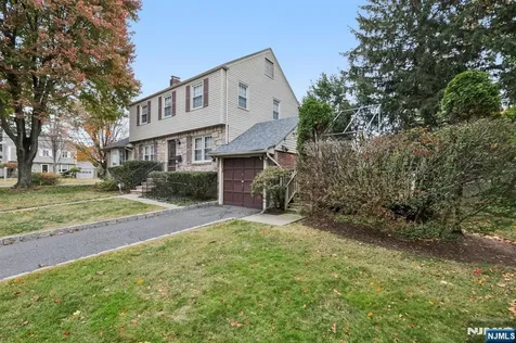 52 Surrey Lane Tenafly NJ 07670