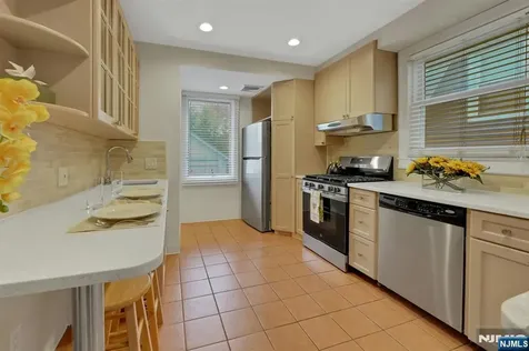 137 Johnson Avenue Teaneck NJ 07666