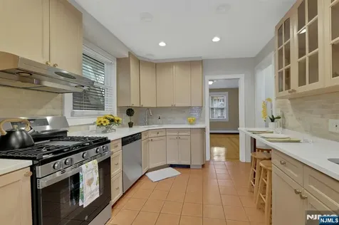137 Johnson Avenue Teaneck NJ 07666