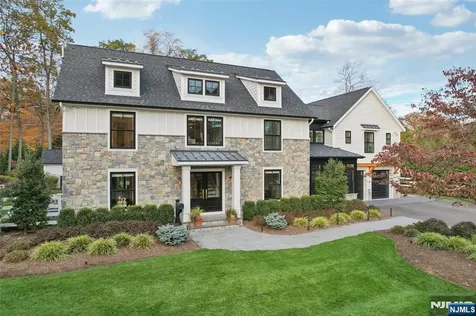 22 Oakwood Road Allendale NJ 07401