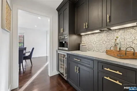 22 Oakwood Road Allendale NJ 07401