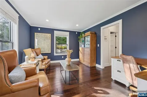 22 Oakwood Road Allendale NJ 07401