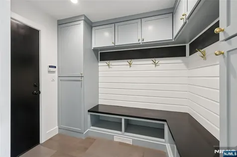 22 Oakwood Road Allendale NJ 07401